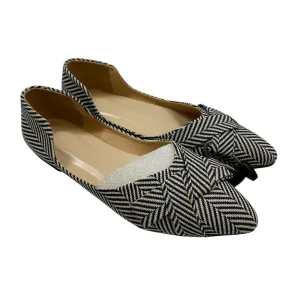 Shoes Flats By Clothes Mentor In Black & White, Size: 9.5